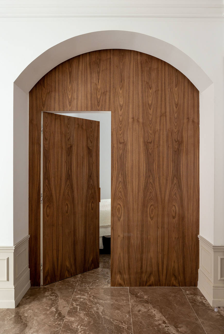 De despacho a piso de lujo: el hogar clásico (pero moderno) de un interiorista en Bilbao