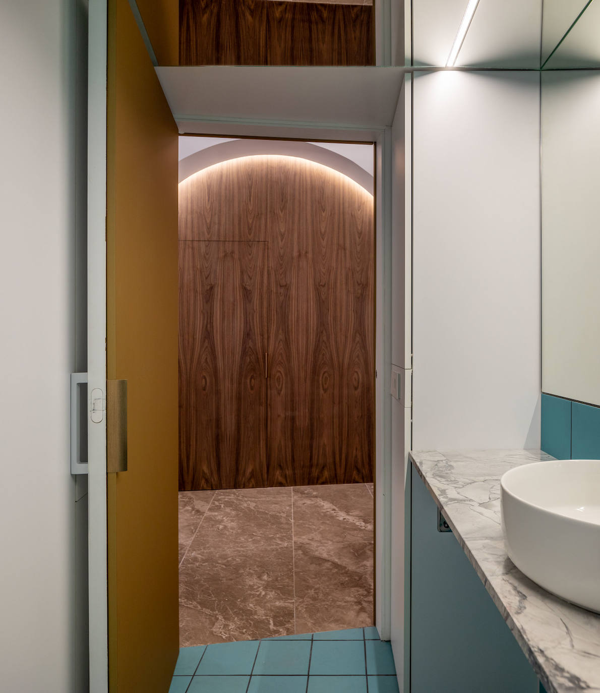 De despacho a piso de lujo: el hogar clásico (pero moderno) de un interiorista en Bilbao