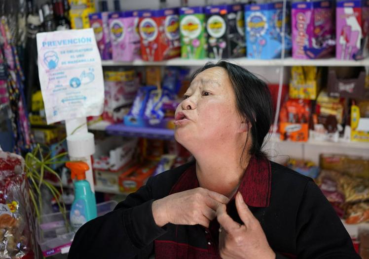 La mujer a la que le intentó robar en un bazar chino.