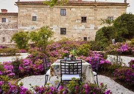 El sorprendente palacio-hotel de Cantabria en el que puedes comer y comprar los muebles.