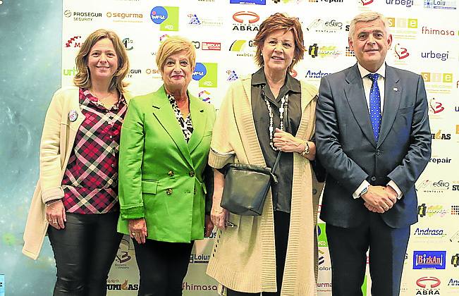 Begoña Castaño, Itziar Urtasun, Ana Urkijo y Kepa Odriozola. 