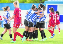 Las jugadoras del Deportivo Alavés celebran el gol de Sanadri.