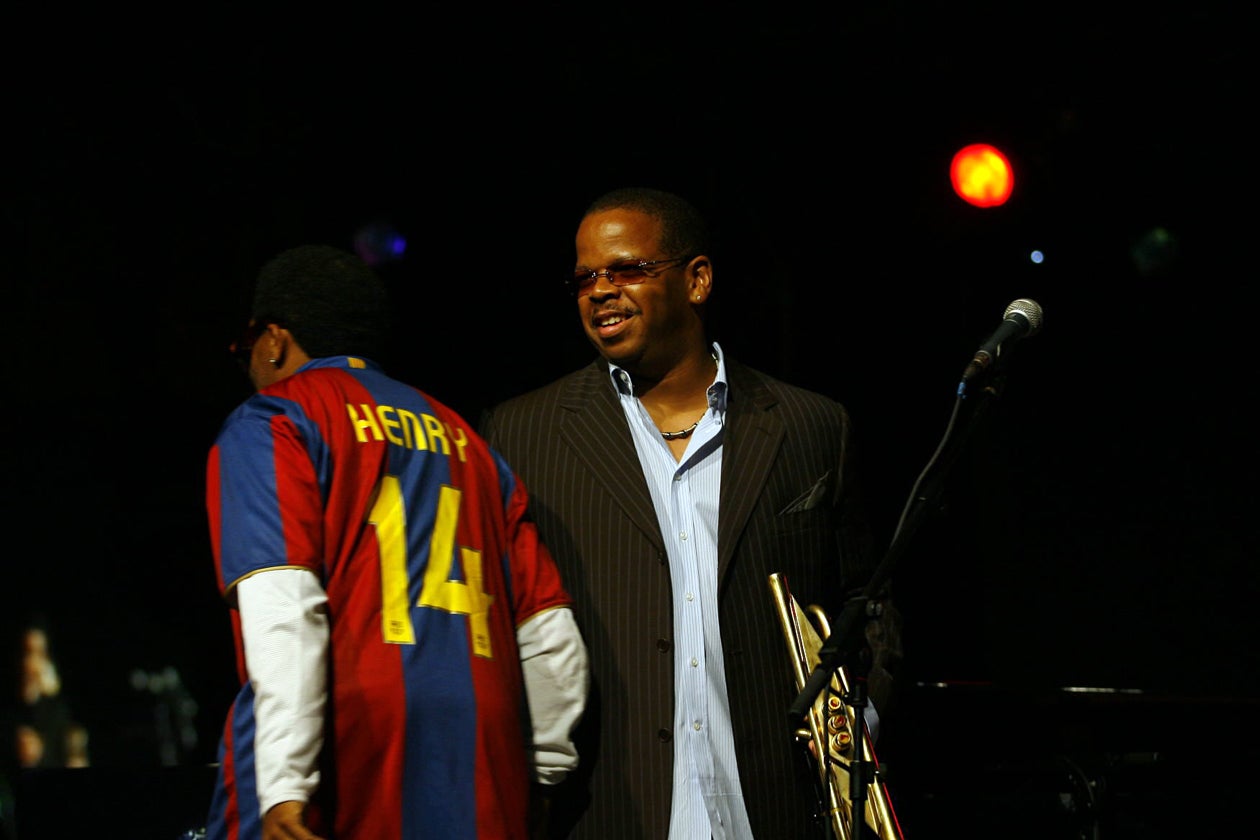 Terence Blanchard junto a Spike Lee (de espaldas) en el Festival de Jazz de Vitoria en 2007.