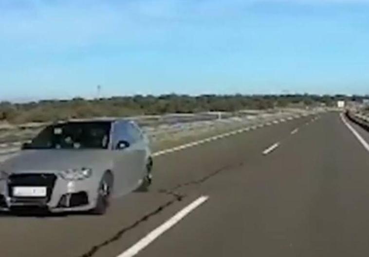 Cazado a 170 km/h, sin carnet, en dirección contraria y de permiso carcelario en una autovía extremeña