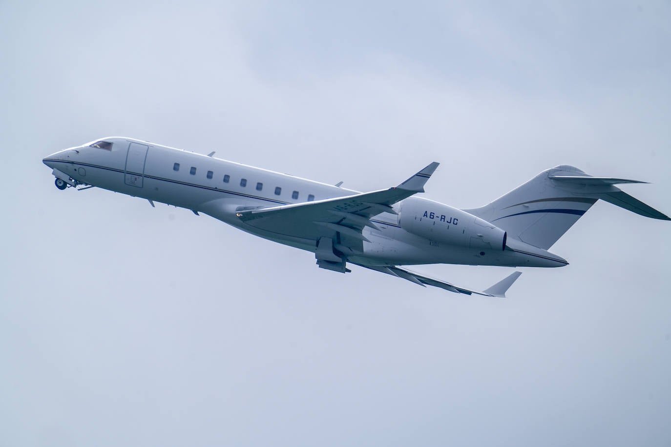 El rey emérito abandona Vitoria tras someterse a una revisión rutinaria