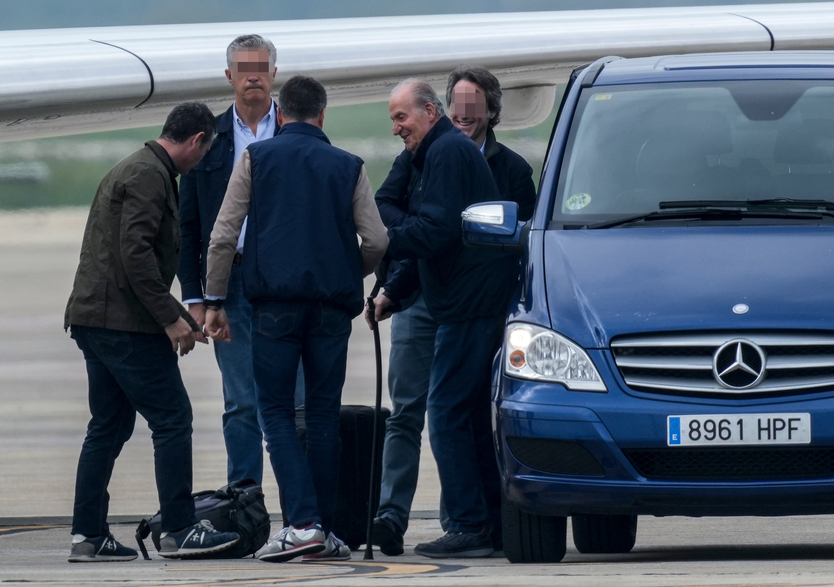 El rey emérito abandona Vitoria tras someterse a una revisión rutinaria