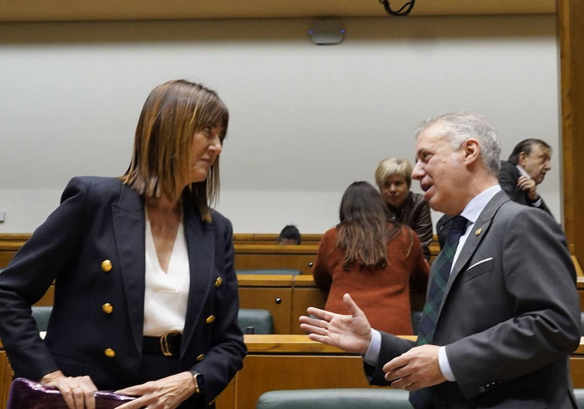 La consejera Idoia Mendia, junto al lehendakari, Iñigo Urkullu.