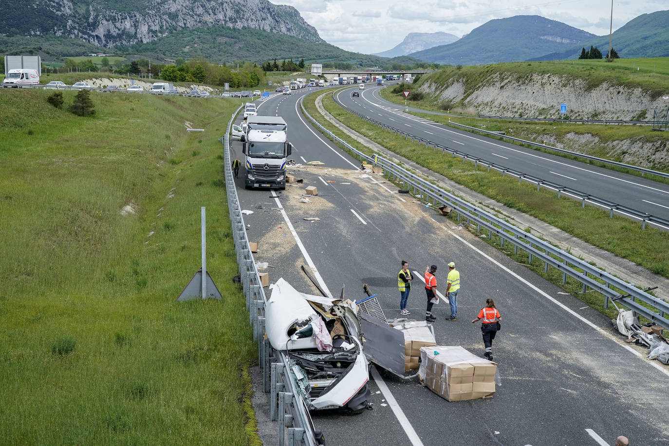 Un acccidente con un herido corta la autovía a Vitoria y provoca retenciones en San Millán