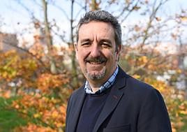 Alex Oviedo disecciona con humor la tiranía de la rutina en su última novela