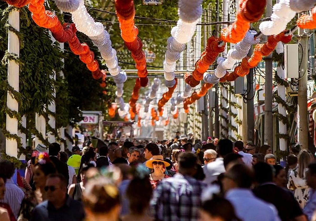 El recargo en las consumiciones de un casetero en la Feria de Abril enfada a los clientes