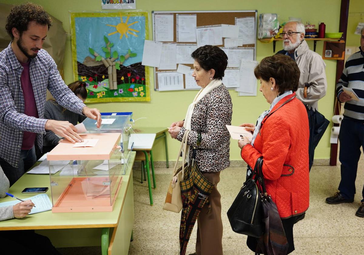 Imagen de un colegio electoral en las municipales de Bilbao en 2019.