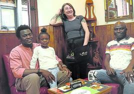 Lamine y Mariana Gueye, Ana Rosa Carracedo y Michel Mendy.