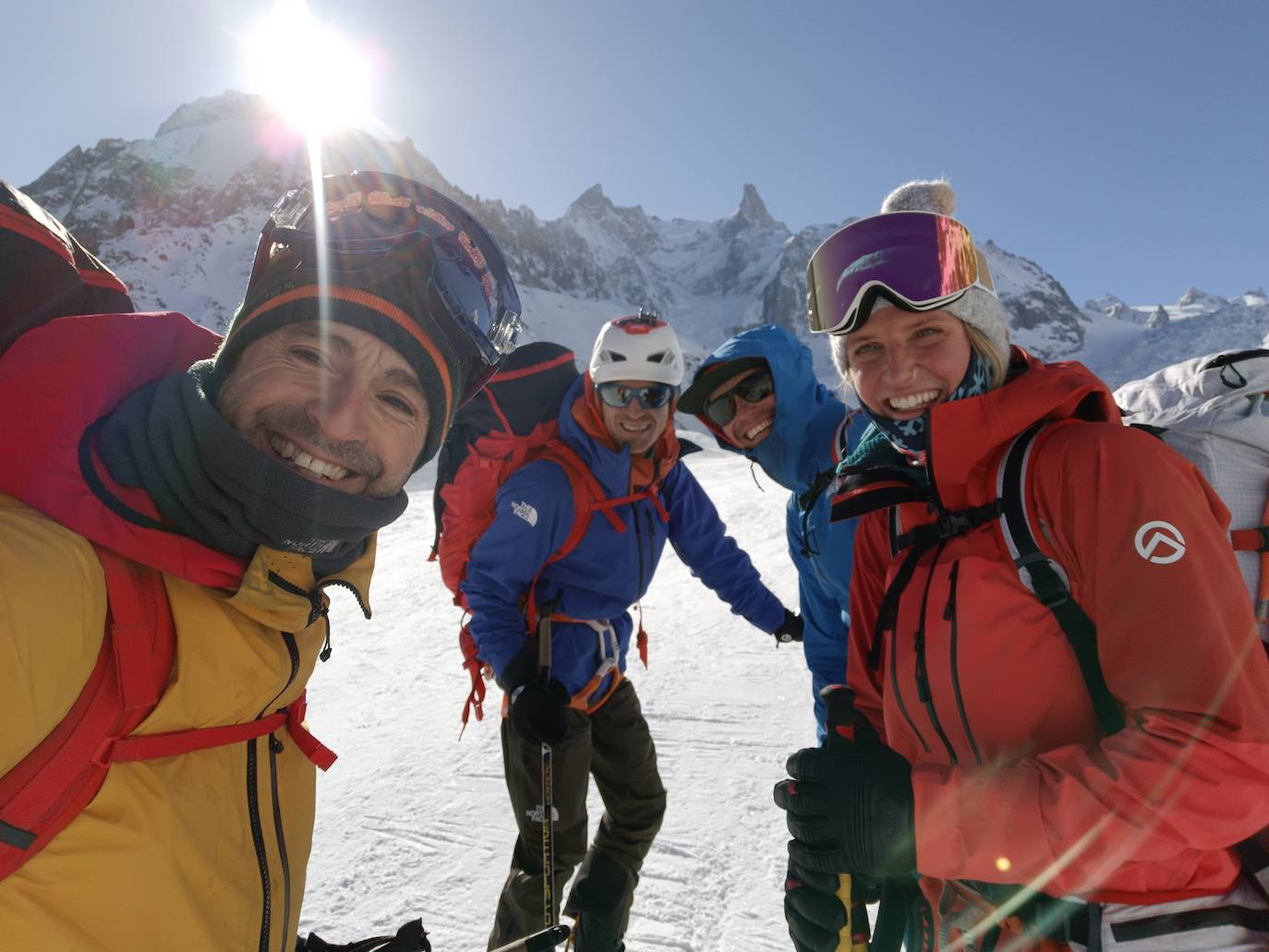 Imagen principal - Los Pou viajan al Karakorum para cerrar su proyecto &#039;Los 4 elementos&#039;