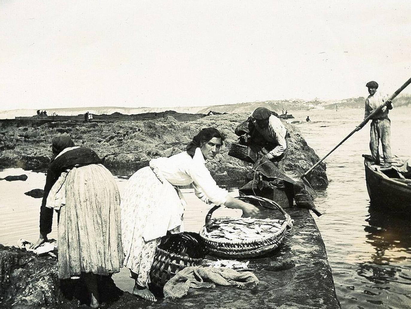 Sardineras en Santurtzi, a finales del siglo XIX. Fondo Cortés (Archivo Municipal de Burgos)
