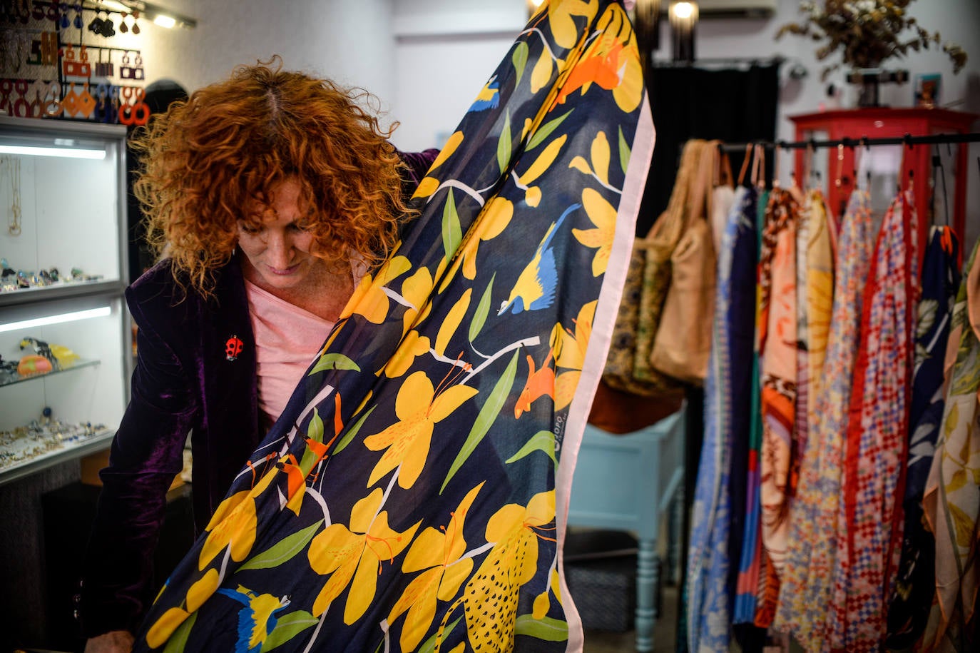 Los pañuelos XL que se llevan en Europa se hacen en Bolueta