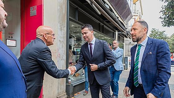 La energía y el reto demográfico, las prioridades que los empresarios alaveses plantean el ministro de Industria