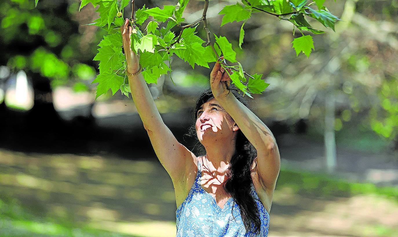 Ainara Achurra, durante su paseo por el parque de Doña Casilda.