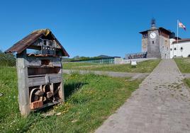 El exterior de la Torre Madariaga de Busturia se convertirá en un espacio más lúdico y didáctico.