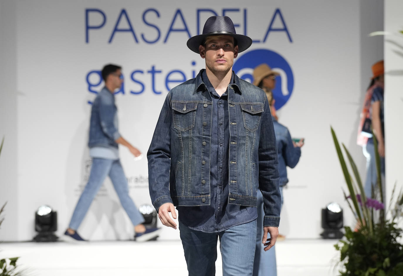 El comercio local muestra las tendencias del verano en la Pasarela Gasteiz On