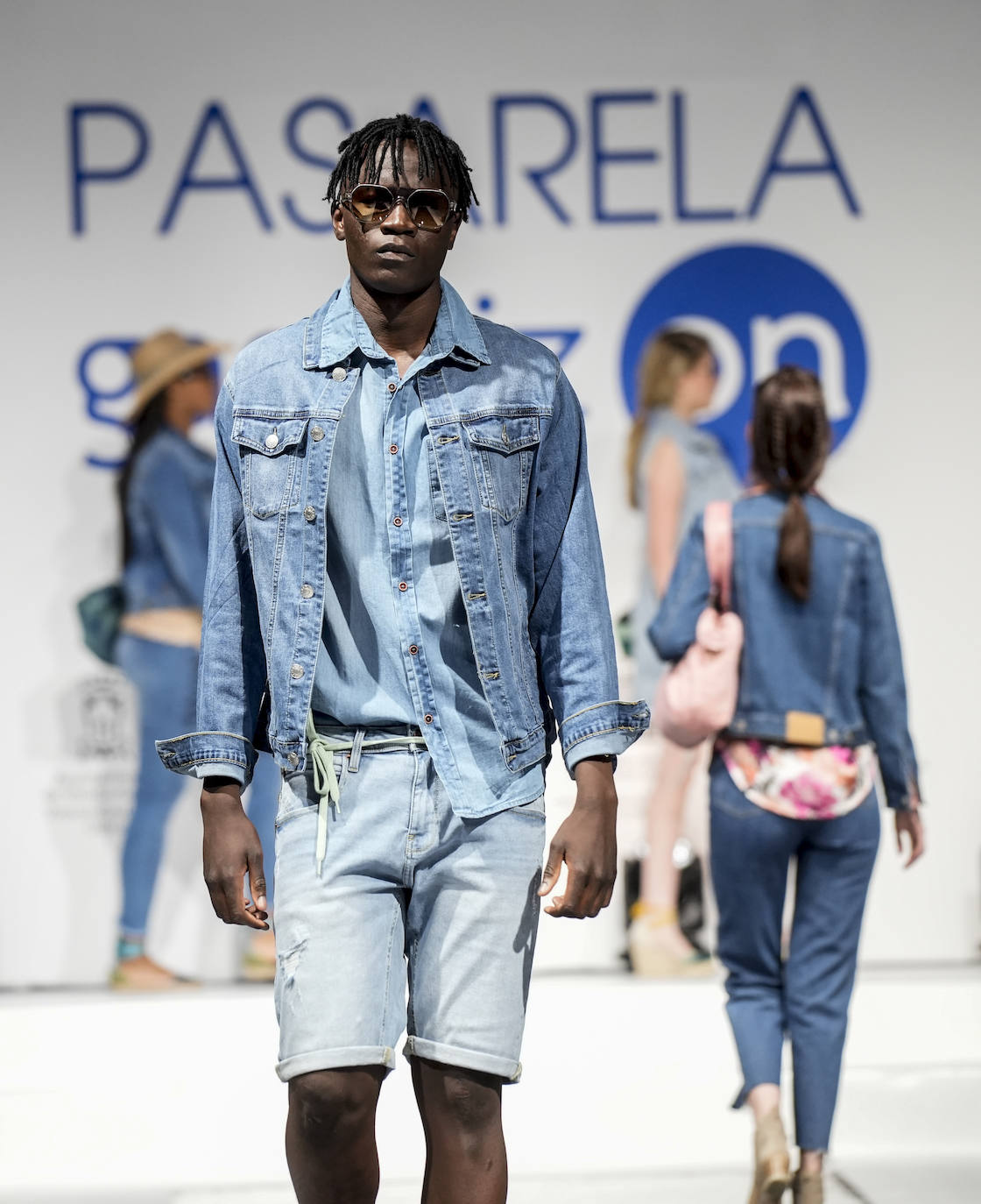 El comercio local muestra las tendencias del verano en la Pasarela Gasteiz On