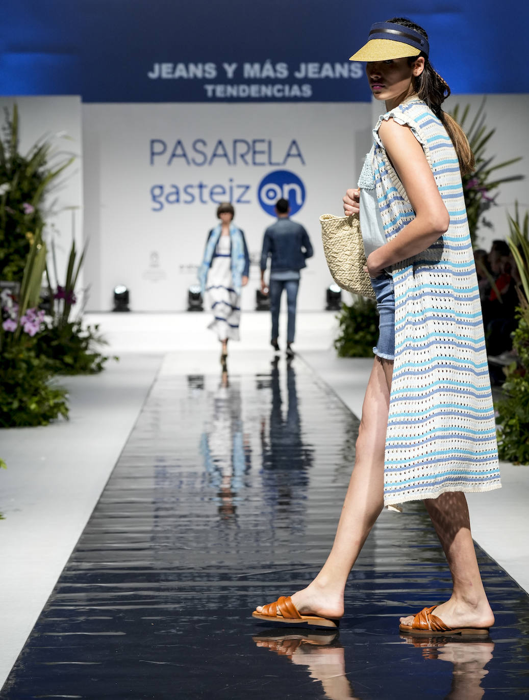 El comercio local muestra las tendencias del verano en la Pasarela Gasteiz On