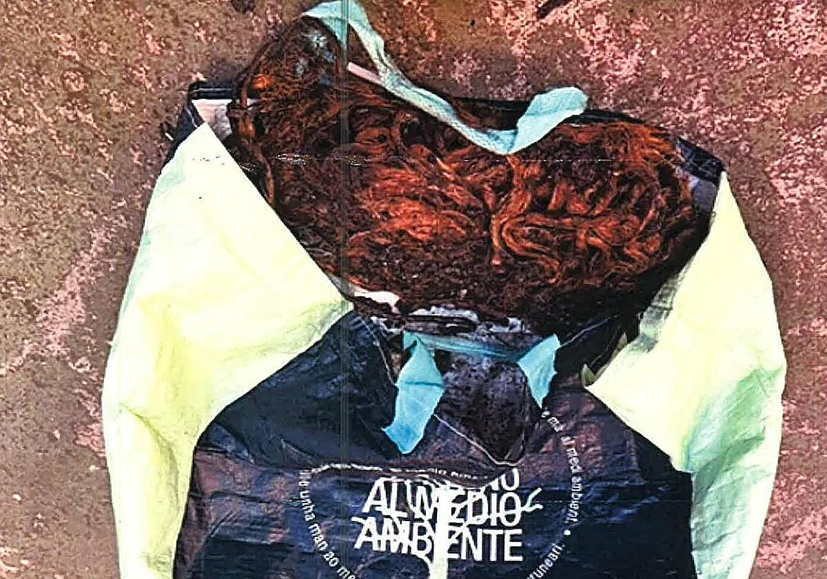 Bolsa llena de cable ya quemado para poder vender mejor el cobre.