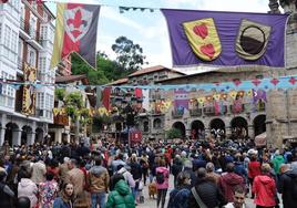 La Plaza de San Severino engalanada en una de las anteriores ediciones y repleta de gente.