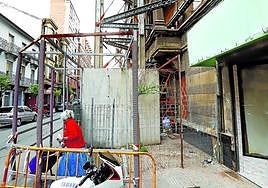 La estructura de sujeción de la fachada se levantó en junio de 2020.