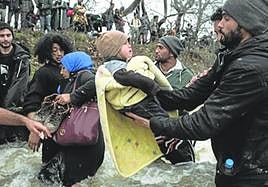La crudeza de los flujos migratorios se puede ver en la exposición organizada por el Club Deportivo con Roberto Astorgano.