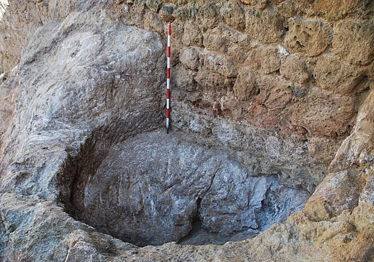 Los silos de grandes dimensiones descubiertos en el edificio en ruinas de Salinas de Añana.