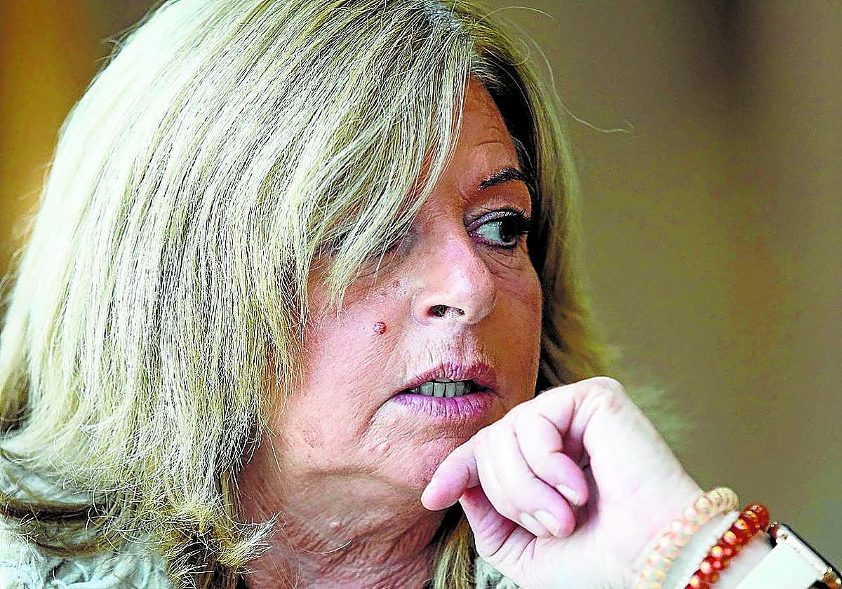 Consuelo Ordóñez medita una respuesta durante una entrevista.