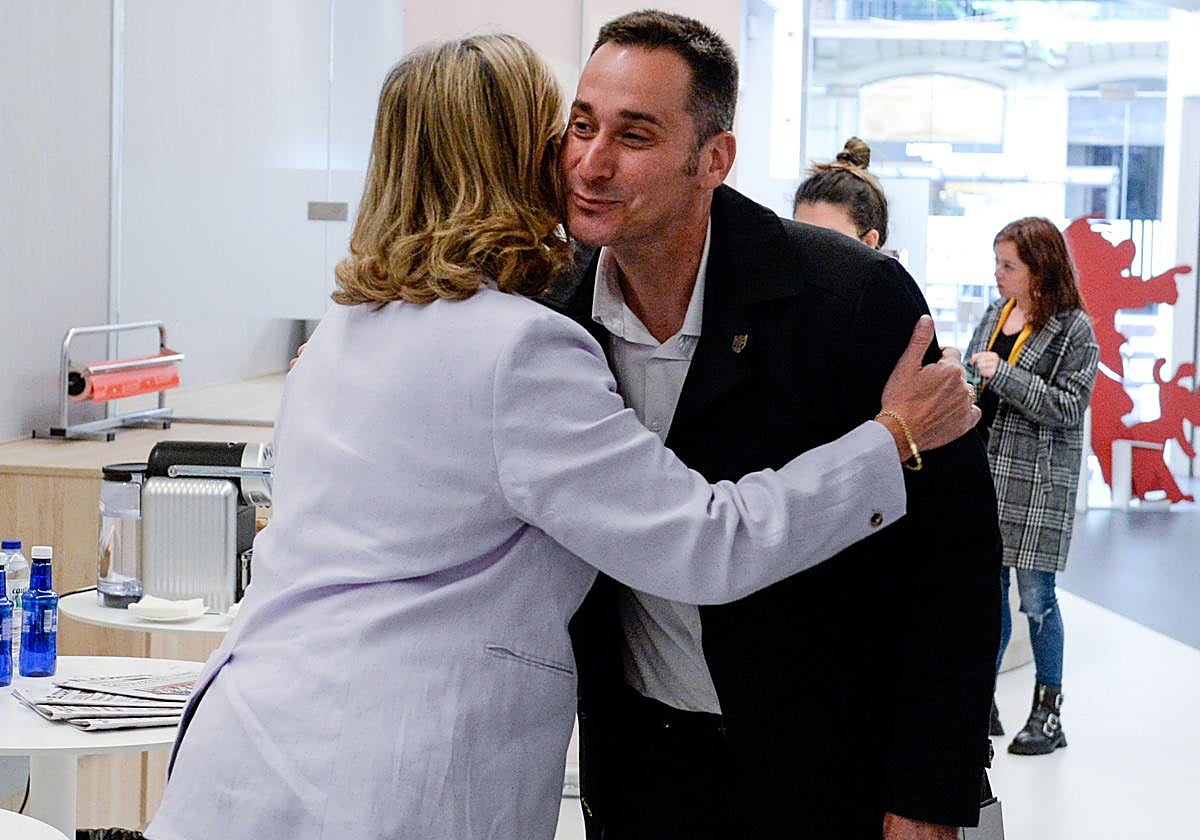 La batalla por los gestos (un poco tensos) de los candidatos