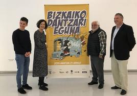 Koldo Bilbao, responsable de Cultura BBK, LoreaBilbao, diputada foral de Euskera, Cultura y Deportes, José Mari Oiarzabal, presidente de Bizkaiko Dantzarien Biltzarra, y Javier Bilbao, alcalde de Urduliz.