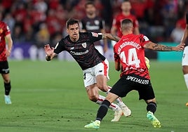 Dani García con Dani Rodríguez en el campo del Mallorca.