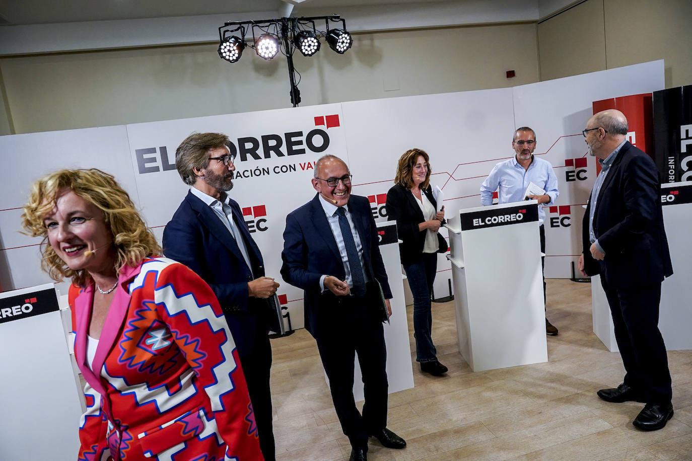 Los candidatos tras el debate.