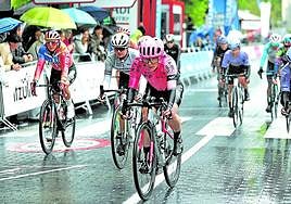 Llegada a meta de la Itzulia Women en Markina.