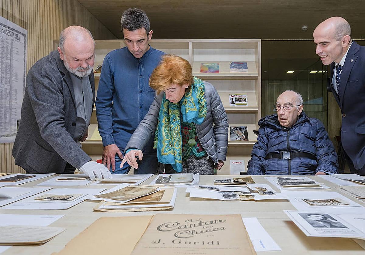 La Fundación Sancho El Sabio ha recibido de parte de la familia un basto archivo documental.