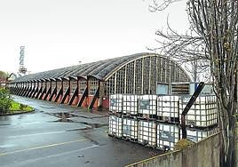 Uno de los edificios que forman parte del complejo de la antigua químico textil.