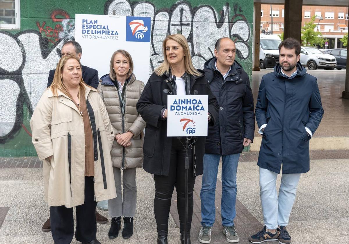 El PP eliminará «a diario» los grafitis en Vitoria y aplicará sanciones más duras