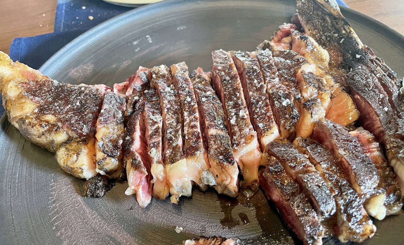 Chuleta de un buey de Discarlux que Tetsuro ha madurado 150 días antes de asarla.