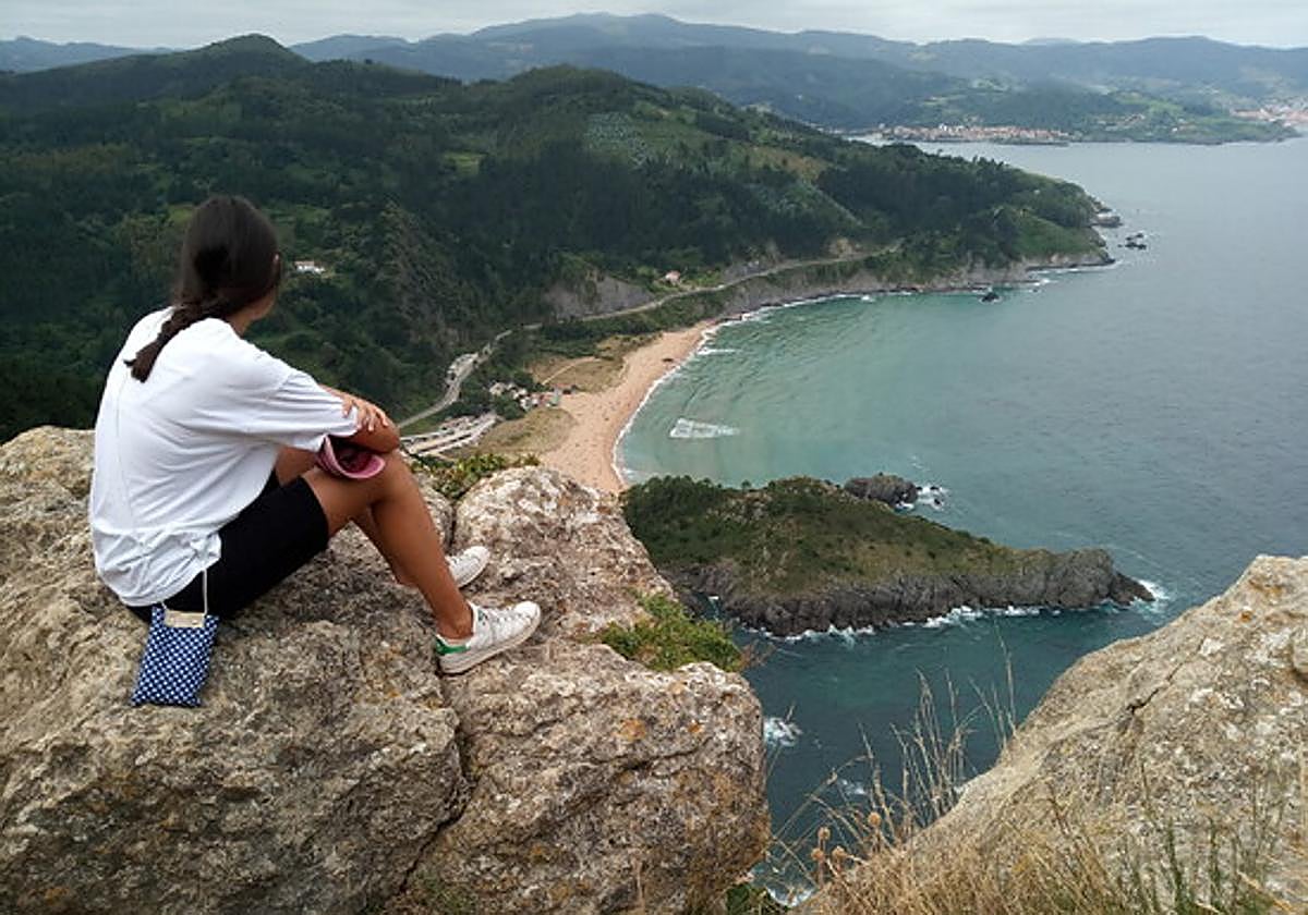 Playa de Laga desde el cabo de Ogoño