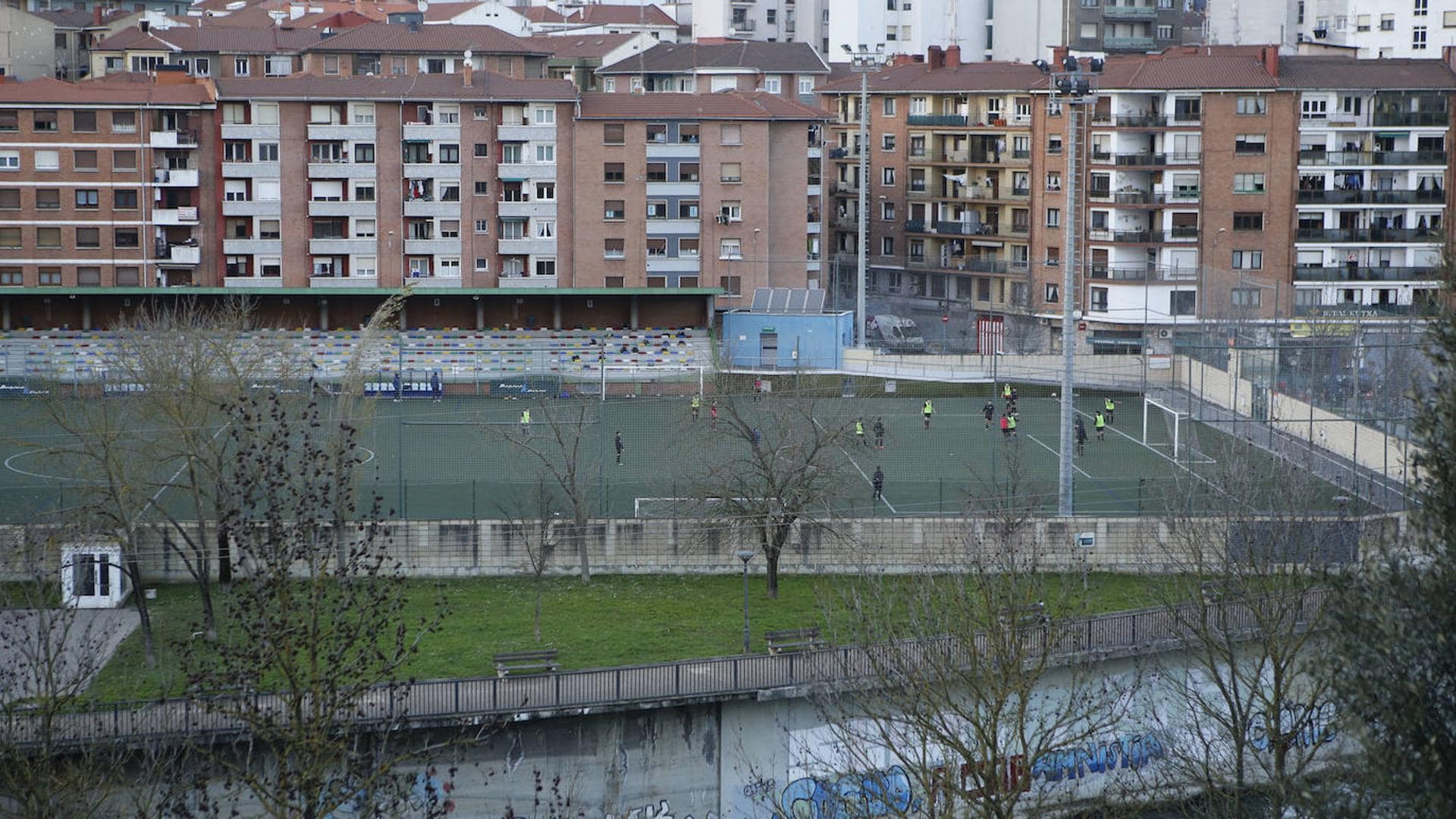 They evacuate the Soloarte field in Basauri due to death threats to the referee