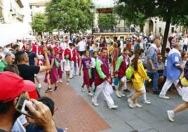 Entierro del bombo durante las fiestas de San Juan del Monte del año pasado.