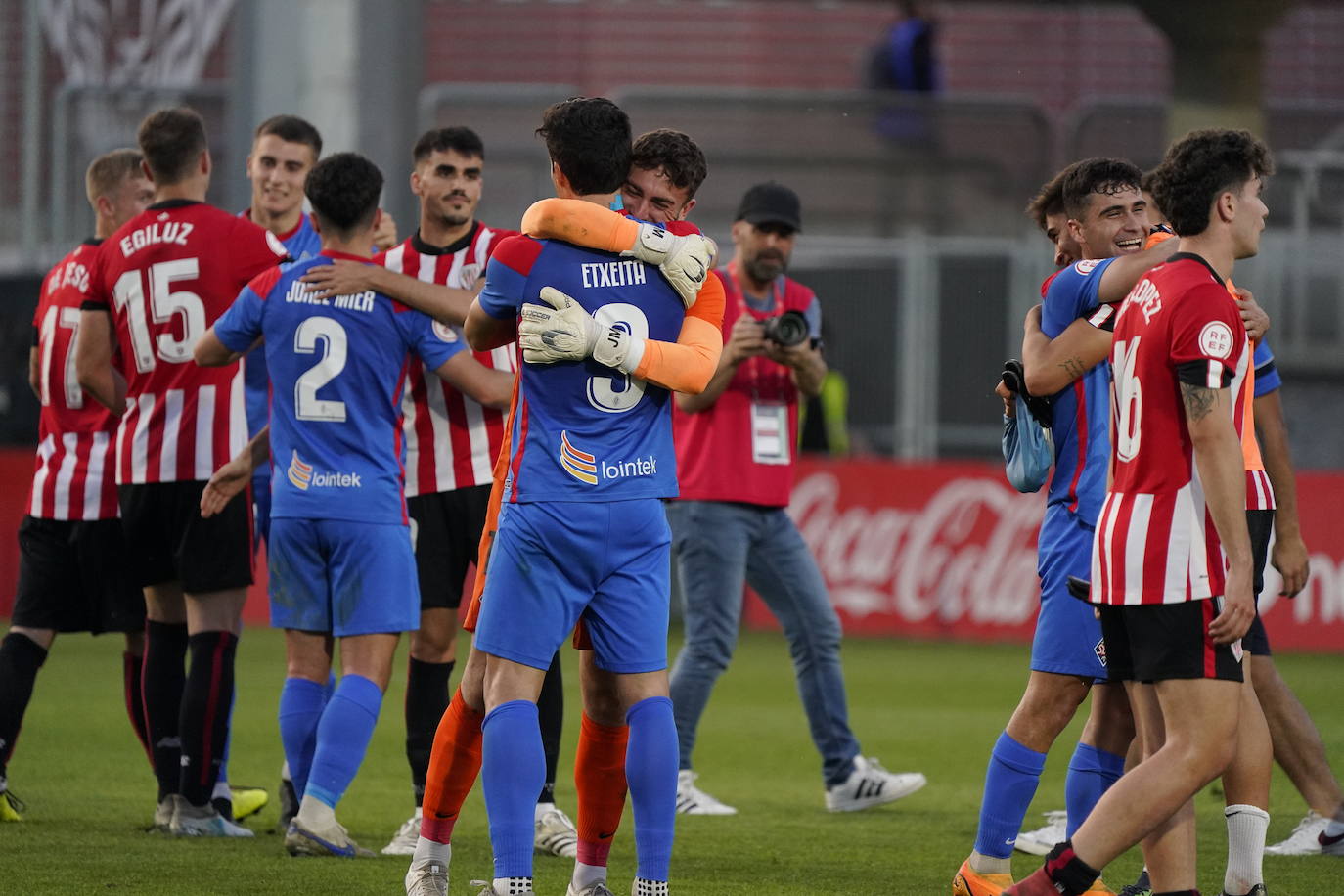 Emoción y alegría del Amorebieta por el ascenso a Segunda