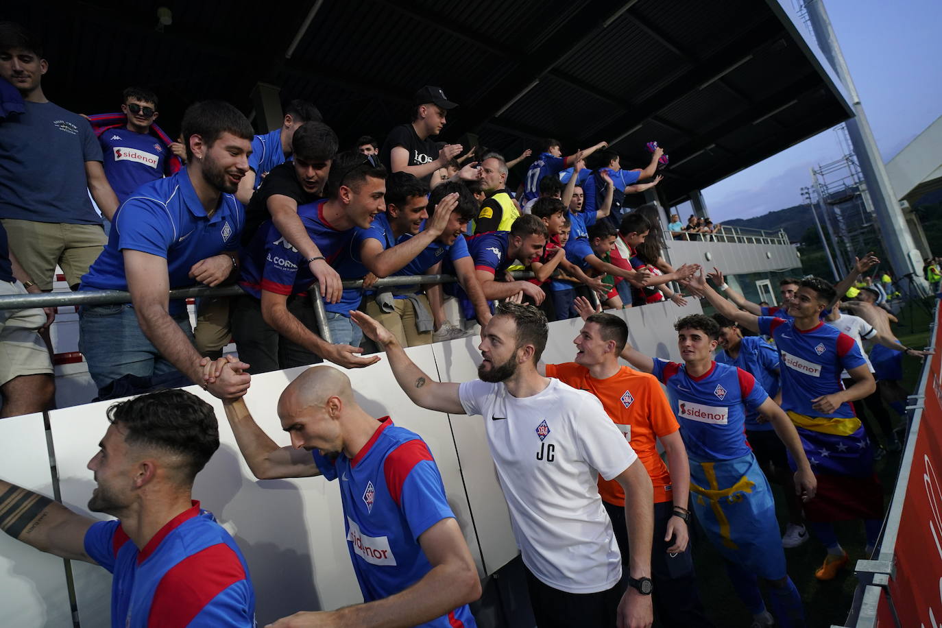 Emoción y alegría del Amorebieta por el ascenso a Segunda