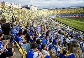 En directo, la afición del Alavés disfruta de la 'final' por el ascenso