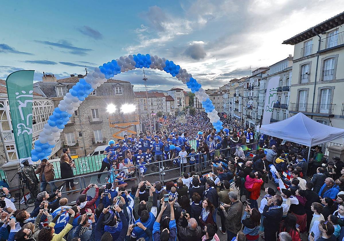 Imagen de la celebración del ascenso de 2016 en la Virgen Blanca.