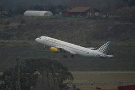 Un avión con 200 pasajeros regresa a Loiu 30 minutos después del despegue por una falsa alarma