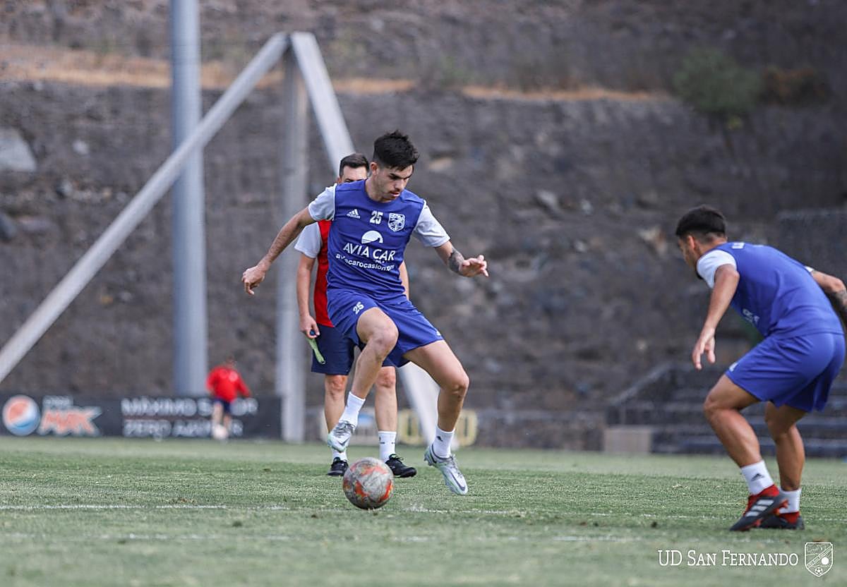 El partido Leioa-U.D. San Fernando se juega más tarde, a las 13.00 horas, por una avería en el avión