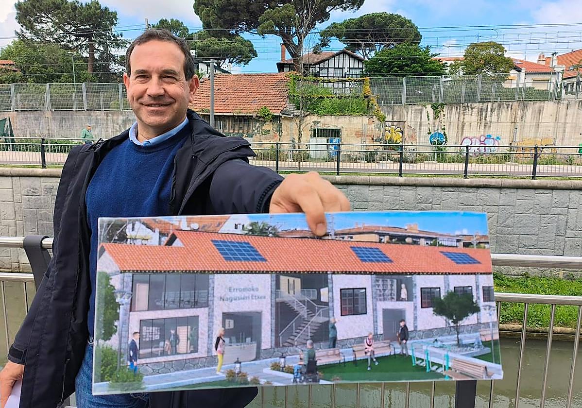 Eduardo Andrade junto a la propuesta de construir una nueva Nagusien Etxea en Romo.